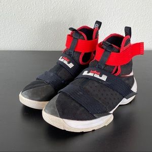 Nike Lebron James shoes boys size 6Y